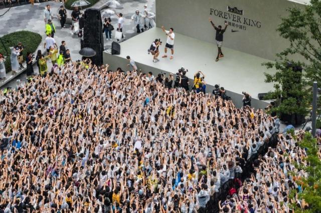 外媒：詹姆斯重返中国引发球迷狂热 这种激情在美国是难以见到的